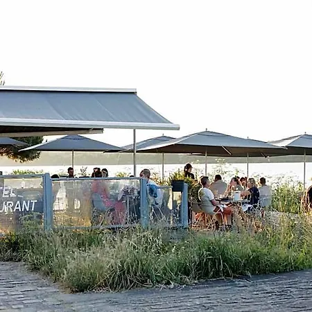 Отель L'esplanade Restaurant Bar A Vin La Sicaudais
