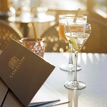 Отель L'esplanade Restaurant Bar A Vin La Sicaudais