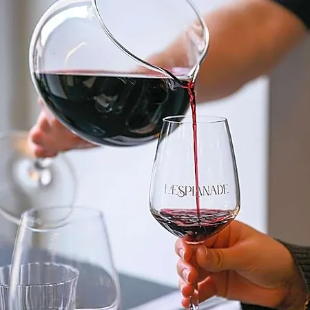 L'esplanade Restaurant Bar A Vin 3*